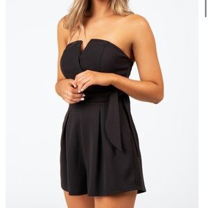 Dalary Strapless V Cutout Romper